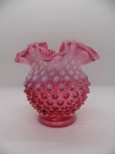 Vintage FENTON Rüschenvase Hobnail Opaleszent Cranberry Kunst Glas - Bild 1 von 6