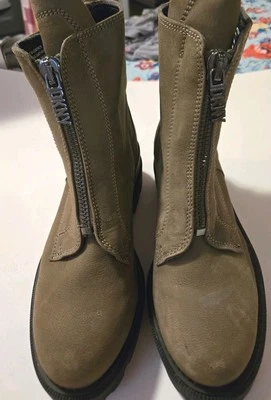 DKNY NWOB 8.5 LIGHT OLIVE LEATHER UPPER-LEATHER LINING  TEXTILE - LUG BOTTOM - Image 1 of 4
