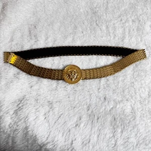 VINTAGE LION’S HEAD MEDALLION GOLD TONE STRETCHY FISH SCALE BELT 90’s RETRO - Picture 1 of 5