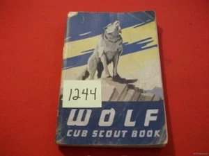 VINTAGE WOLF CUB SCOUT BOOK SOFTCOVER # 3230 PRICED @ 45 CENTS COLLECTIBLE 1954 - Picture 1 of 2