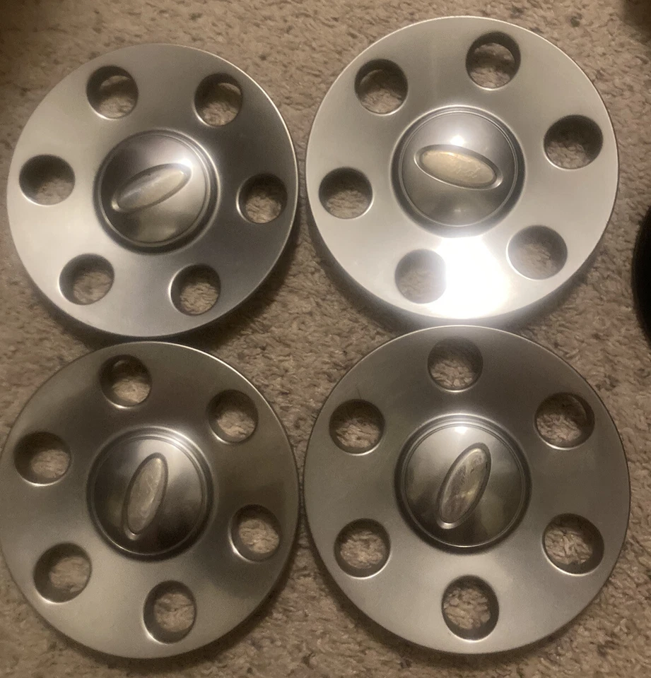 Juego tapacubos central satinado platino Ford F-150 Expedition 2007-2011 7L14-1A096-EB Foto 1 de 4