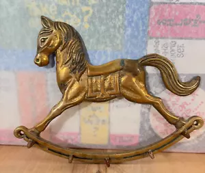 Ganchos para llaves de montaje en pared de latón para caballo mecedor de colección, 5,5" h - Imagen 1 de 5