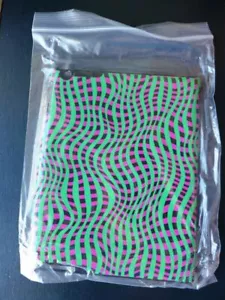 NUOVA custodia rigida deflettore LLC non comune per iPad - Crazy Waving Checker - 9" x 7" - Foto 1 di 4