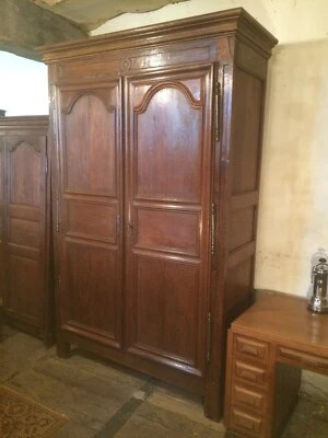 ARMOIRE LOUIS XIV chêne massif Epoque XVIII° siècle - Photo 1/4