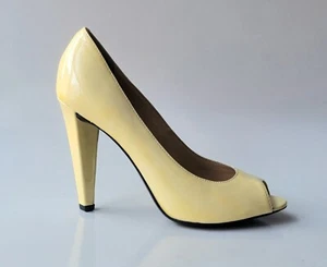 MARC JACOBS Gris Claro 36 US 6 Amarillo Cuero Bombas Tacones Punta Pisada - Imagen 1 de 11