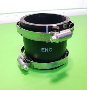 for DISCOVERY 5 NEW DEFENDER RANGE ROVER OUTLET TUBE WITH CLAMPS LR082430 - Picture 1 of 4