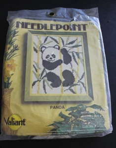 Kit punto ago Valiant vintage anni 70 orso panda bambù 8x10 sigillato mai aperto - Foto 1 di 4