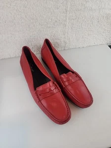 Hermosos mocasines Penny de cuero liso rojo trotters para mujer talla 10SS súper delgados - Imagen 1 de 9