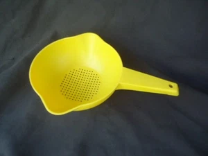 vintage retro Tupperware yellow /orange sieve  strainer colander medium - Picture 1 of 4