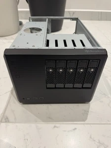 5 Bay SilverStone CS351B NAS Chasis, SAS-12G / SATA-6G, Hot-Swap Drive Trays - Bild 1 von 3