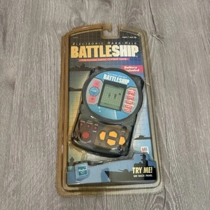 Juego electrónico de mano Battleship 1999 Hasbro Milton Bradley leer** - Imagen 1 de 15