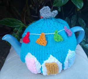 ⭐NEW HAND KNITTED⭐- BEACH HUTS & SEAGULL TEA COSY/COZY/COSIES GIFT/PRESENT 🌟 - Picture 1 of 1