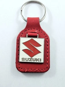 PORTE-CLES - SUZUKI Original 1990s Cuir & Métal PEINT Vintage Motos Deux Roues - Picture 1 of 3