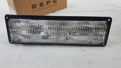 NEW DEPO 1994-1999 GMC Yukon Passenger Right Turn Signal Light 332-1615R-UC - Image 1 of 4