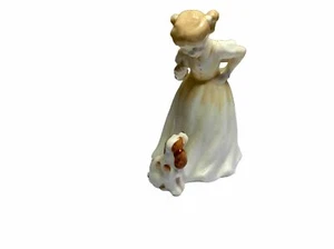 Statuetta Royal Doulton (SIT) ragazza con cane H.N. 3123 di A. Maslonkowski 1990 - Foto 1 di 6