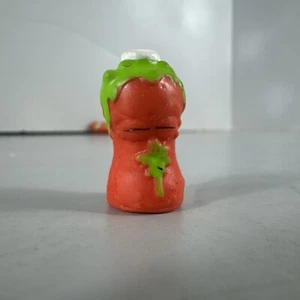 NEW The Grossery Gang Series 1 Moose Toys #1-075 Red Shampoop - Picture 1 of 2