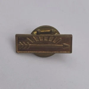 Boy Scouts BSA Arrow Of Light Lapel Pin Gold Tone - Picture 1 of 4