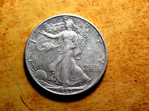 Bel mezzo dollaro argento AU/UNC Better Date 1937-P Walking Liberty B15 - Foto 1 di 2