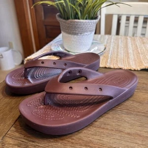 Crocs Thong Flip Flops Comfort Sandals Beach Casual Burgundy Women's 9 - Picture 1 of 6