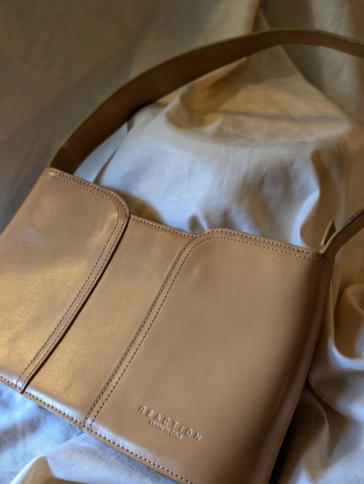 Bolso de hombro Kenneth Cole Reaction beige imitación cuero Foto 1 de 2