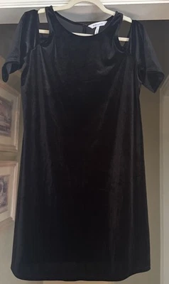 Vestido recto de terciopelo negro hombro frío BCBGenerations SS -Talla L Foto 1 de 3