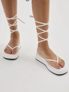 NWT Urban Outfitters White Jaida Platform Thong Wrap Sandals Size 7 - Picture 1 of 4