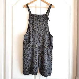 Made In Italy One Size (up to 18/20) Grey and Black Animal Shorts Romper Suit - Picture 1 of 6