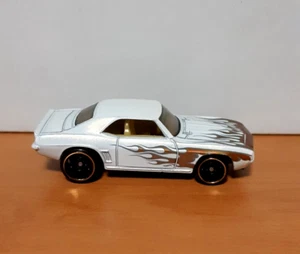 HOT WHEELS '69 Camaro HW FLAMES - Picture 1 of 3
