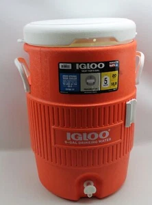 Enfriador de agua Igloo naranja con enfriador de caño con mango de transporte - Imagen 1 de 3