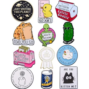 Divertenti spille smaltate set di 12 &#8211; spille da bavero ispirate ai sarcastici e ai meme per Jac - Foto 1 di 8