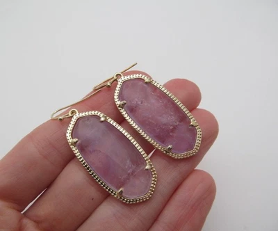 Pendientes colgantes de metal tono dorado piedra cuarzo rosa Kendra Scott Elle Foto 1 de 4