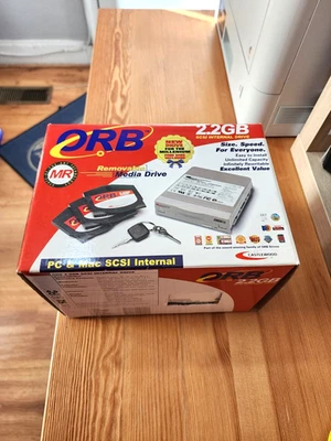 Vintage CASTLEWOOD ORB 2.2GB Internal SCSI 3.5" Drive - ORB2S100 - Image 1 of 4