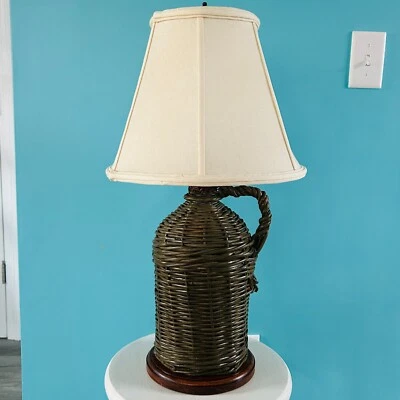 Lámpara de mesa jarra vintage de mimbre de ratán Foto 1 de 4