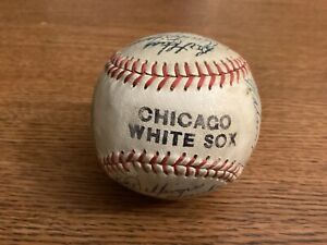 1951 CHICAGO WHITE SOX Signed Baseball-28 Sigs. w/1st yr.  FOX/APARICIO/MINOSO!