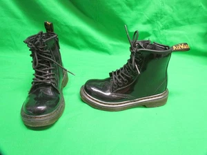 Dr. Martens Modell 1460-J Junior Leder Jugend Kinder Größe 12 glänzend schwarz Stiefel - Bild 1 von 11