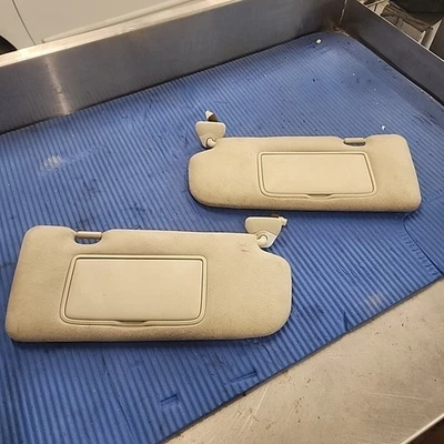 Infiniti G35 2003-2007 cupé delantero izquierdo conductor parasol beige Foto 1 de 4