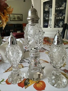 3 Vintage Kristallglas Standstreuer 1 schwer 7" hoch & Paar passende 5" - Bild 1 von 8