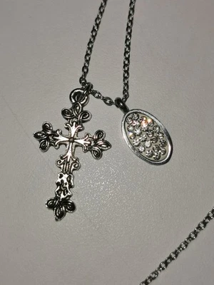 Catenina/Collana Acciaio con  ciondolo Ovale Strass, e croce lavorata in ferro - Immagine 1 di 4