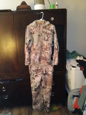 Xl cabelas zone western hunting outfit - Image 1 of 4
