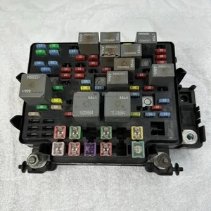 Fuse Box Relay Module 03 - 06 Chevy GMC Silverado Suburban Tahoe GM OEM 15201928 - Foto 1 di 7