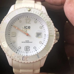 Ice Watch White NEW BATTERY  - Picture 1 of 7