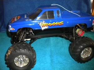1/10 R/C MONSTER TRUCK - Picture 1 of 9
