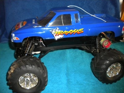1/10 R/C MONSTER TRUCK - Image 1 of 4