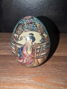 Vintage Satsuma Japanese Porcelain Egg Hand Painted Moriage 4 inch tall Japan - Picture 1 of 8