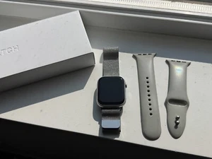 Apple Watch 9 (Blood Oxygen, GPS, 45mm) in Box with Milanese Loop + Extra Band - Zdjęcie 1 z 5
