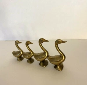 4 estatuillas de ganso con patas de tela de cisne de pato de latón Taiwán 3 1/4" - 2 3/4" de alto envío gratuito - Imagen 1 de 12