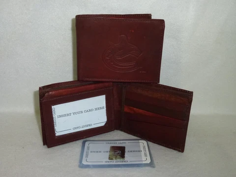 VANCOUVER CANUCKS    Leather BiFold Wallet    NEW   dkb4 z Cover