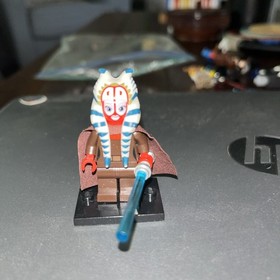 Lego Star Wars Shaak Ti Minifigure with Lightsaber And Cape Togruta Jedi