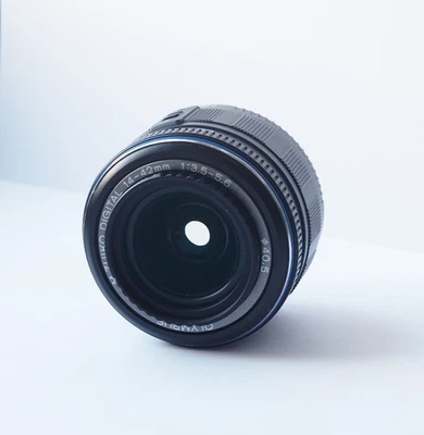 Olympus M.Zuiko Digital 14-42mm F3.5-5.6 L ED with UV filter - Image 1 of 4