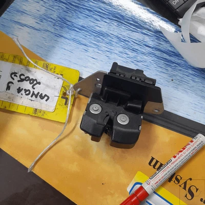 Serratura chiusura c.zta portello post.  LANCIA YPSILON (TE) 1.2 8V Ber. - Immagine 1 di 4